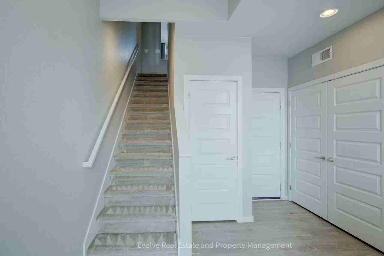 4943 Valentia St - Photo 5 of 25