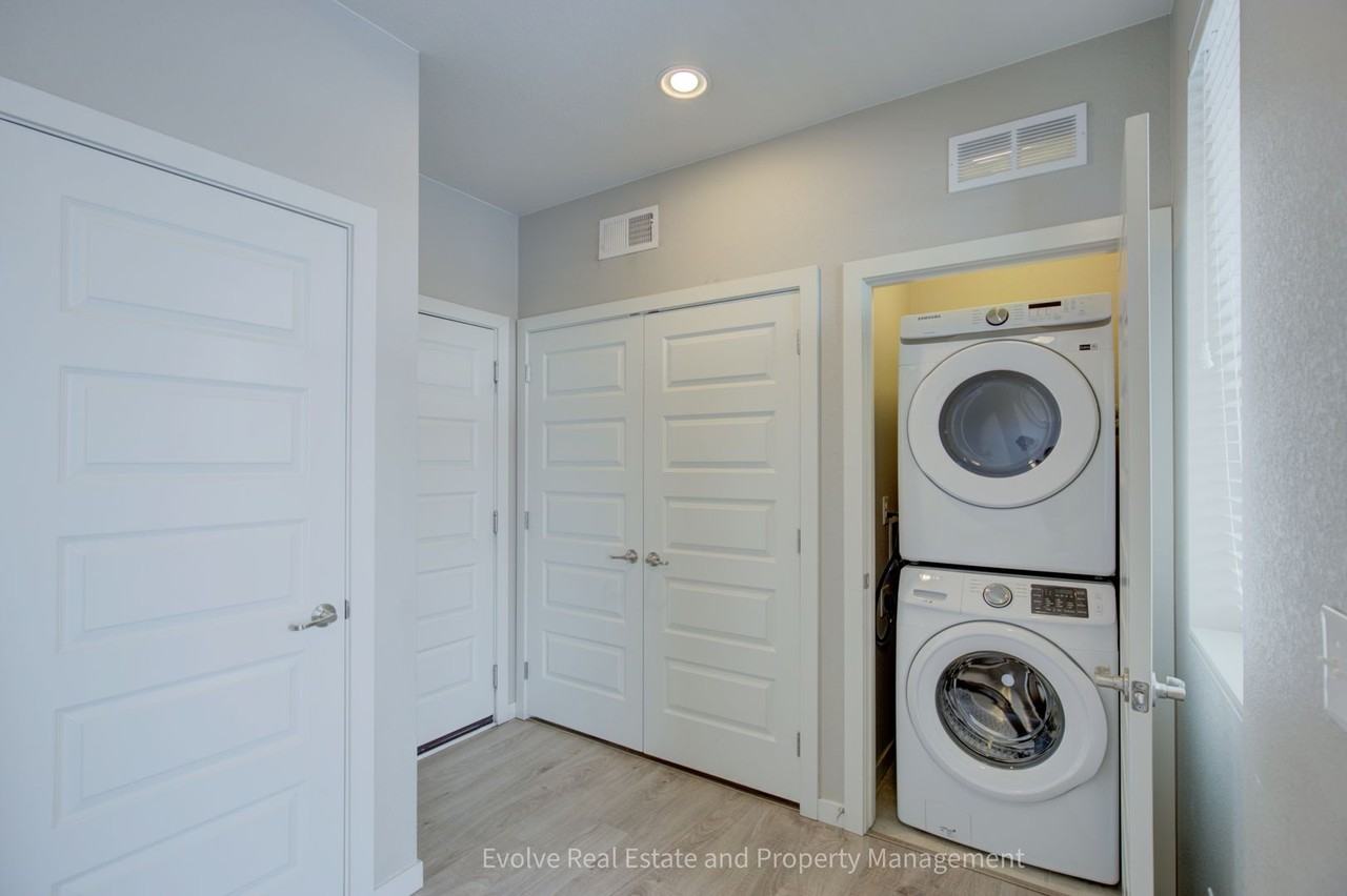 4943 Valentia St - Photo 7 of 25