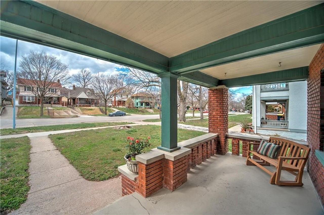 125 Van Brunt Blvd - Photo 2 of 24