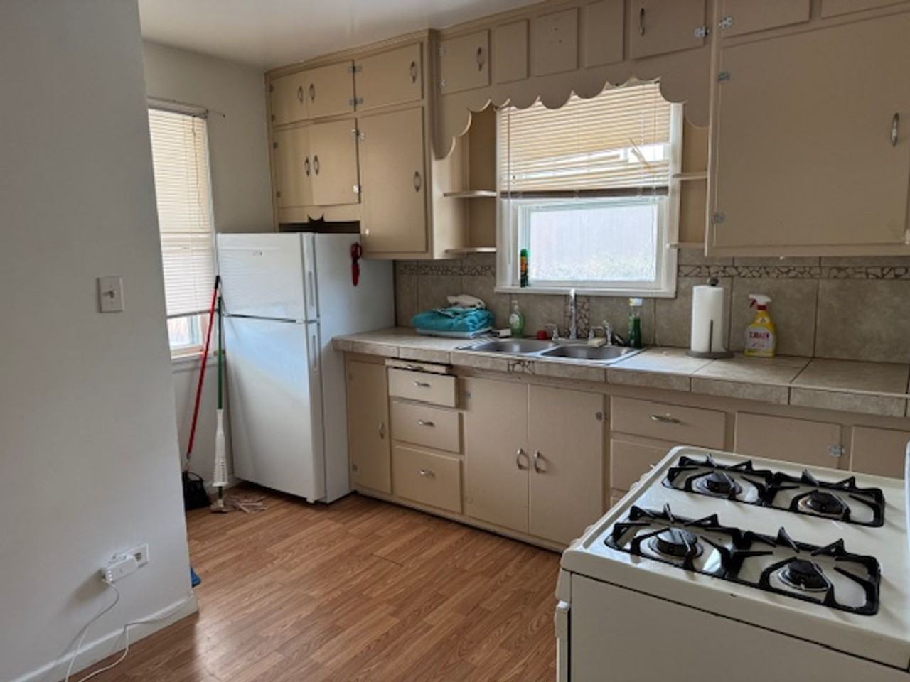 814 E Mesa Ave - Photo 2 of 5