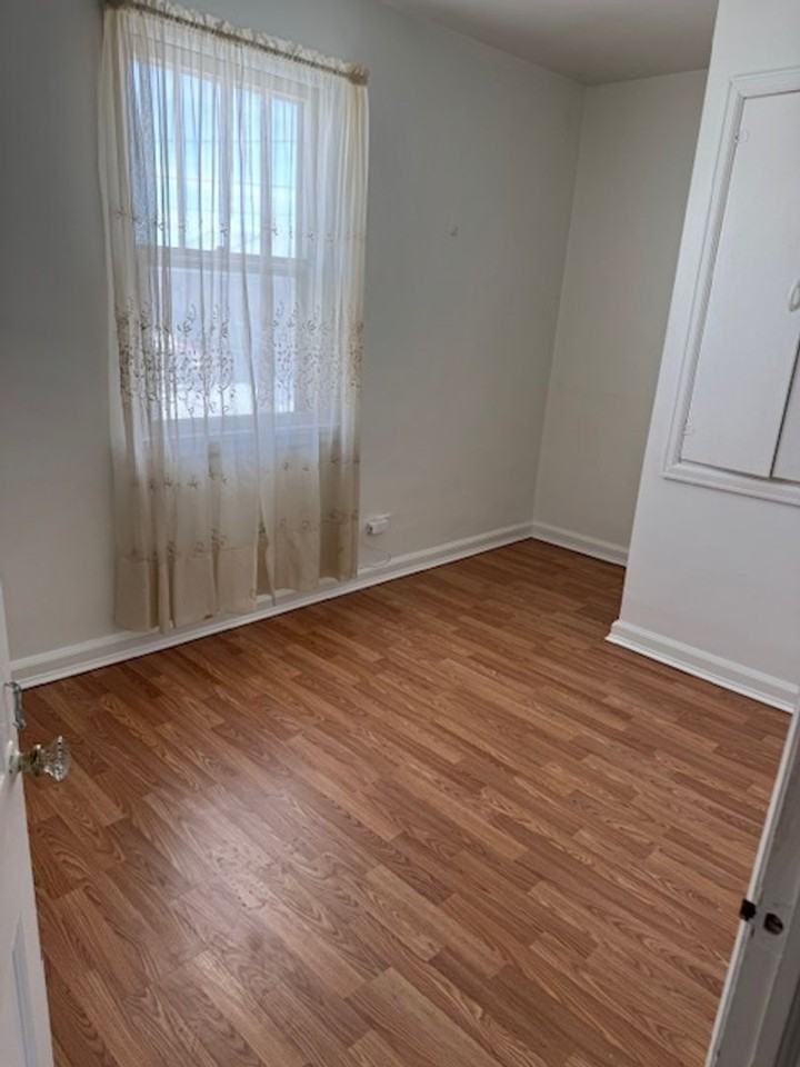 814 E Mesa Ave - Photo 3 of 5