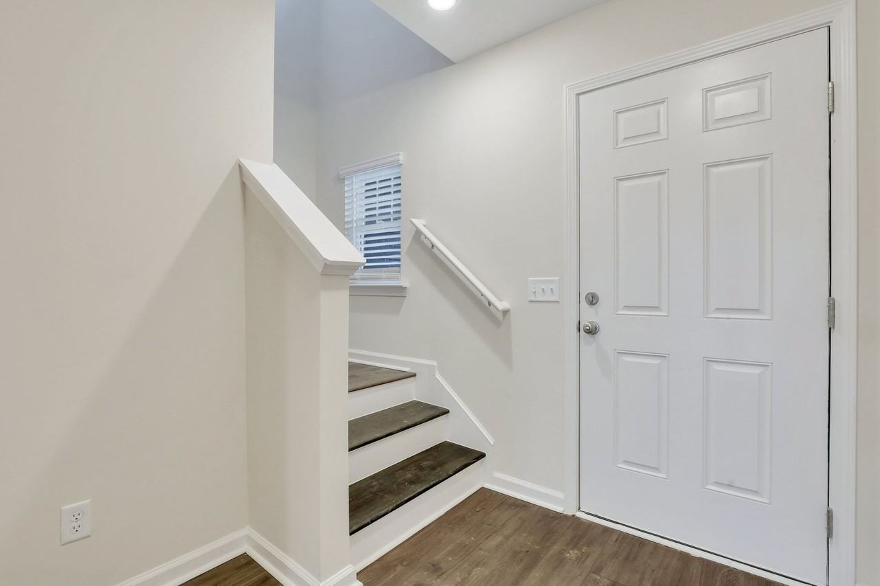 304 304 Toler Avenue - 304 Toler - interior townhome - Photo 3 of 50