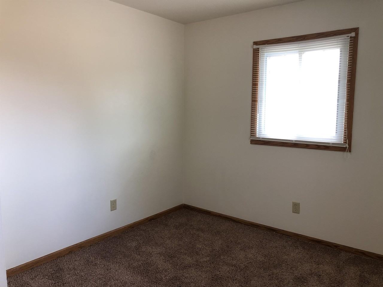 17 Parkview Dr - Photo 3 of 10