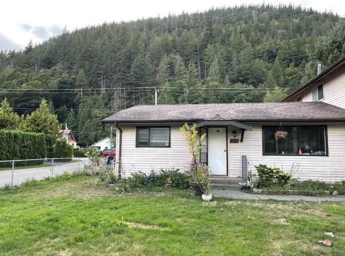 836 Ramona Pl #A - Photo 2 of 11