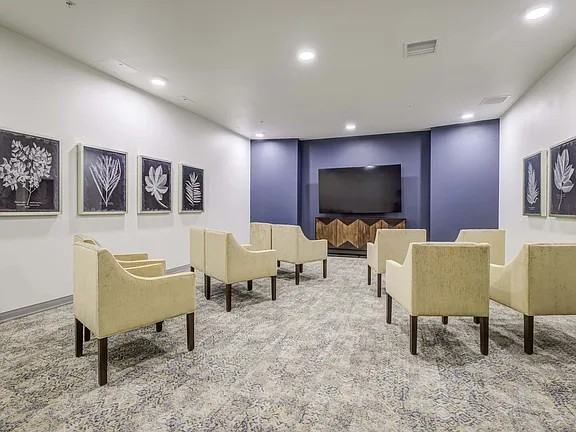 Ovation at Meeker - Photo 3 of 8