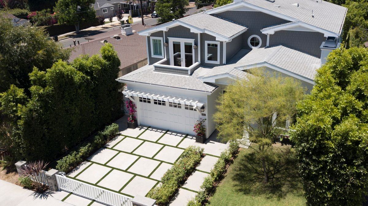 5111 Greenbush Ave - Photo 2 of 26