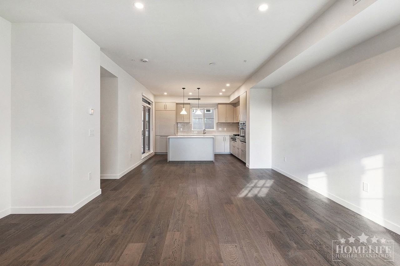 9122 King Street - Photo 3 of 32