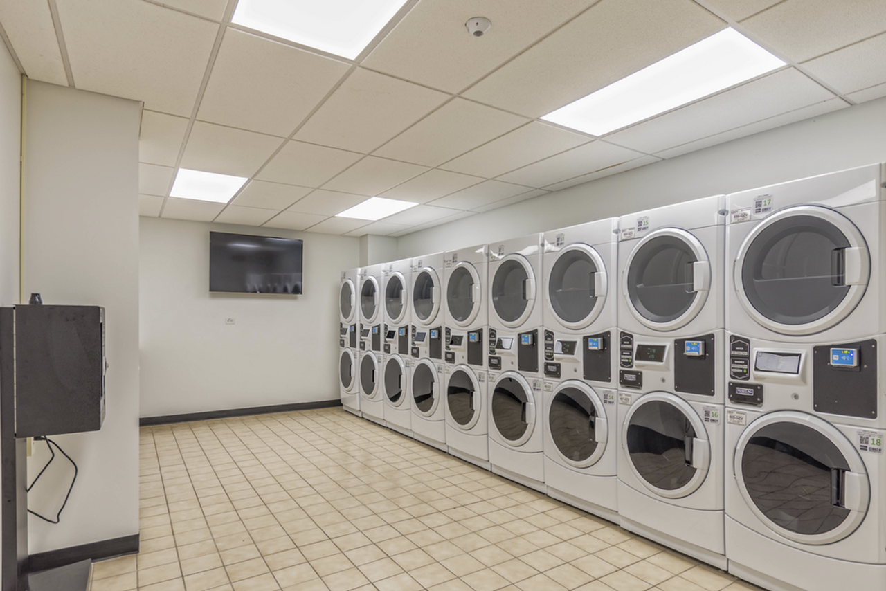 Normandie Apartments - Photo 4 of 11