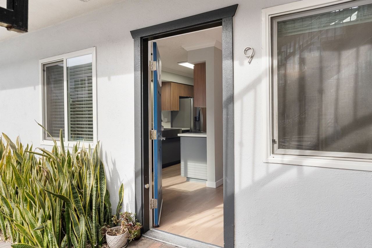 Four Seasons Apartments - Photo 4 of 40