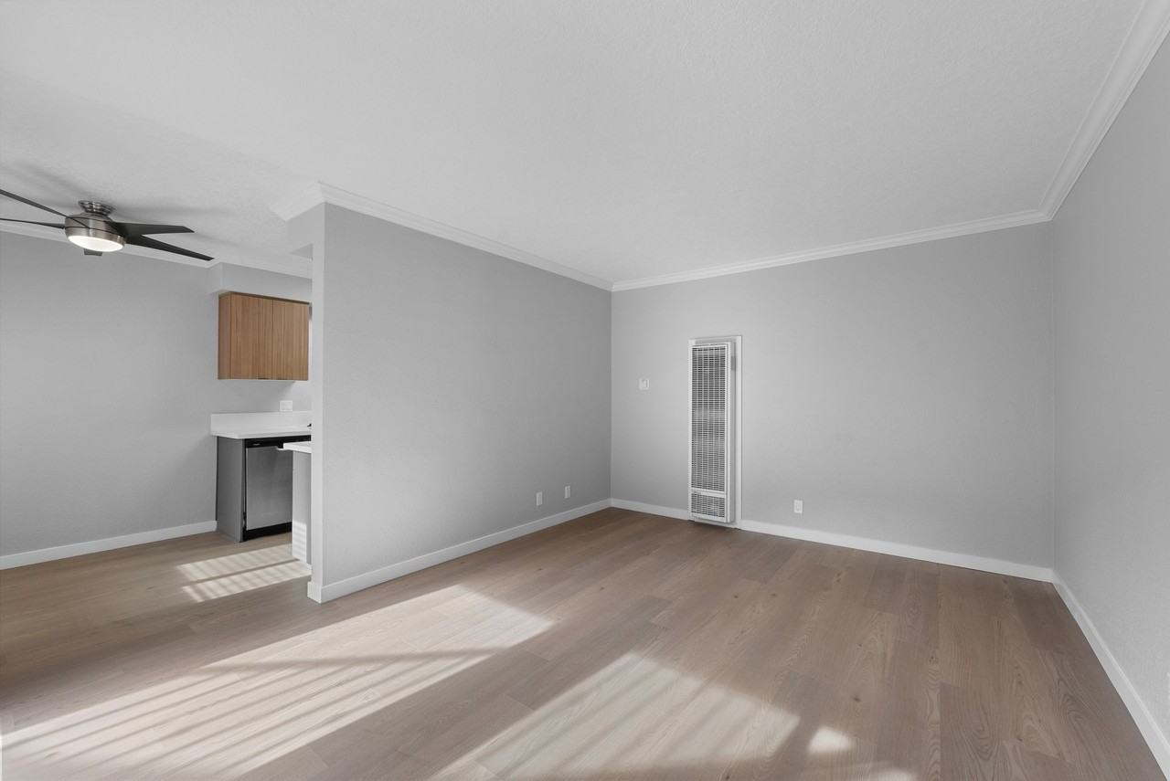 Four Seasons Apartments - Photo 6 of 40