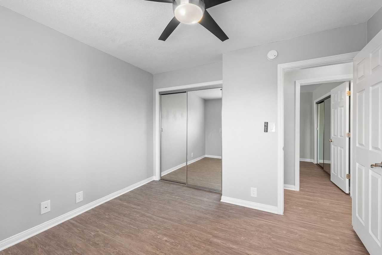 Four Seasons Apartments - Photo 7 of 40