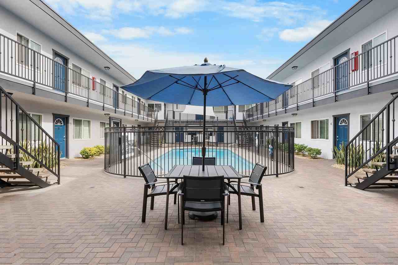 Four Seasons Apartments - Photo 4 of 29