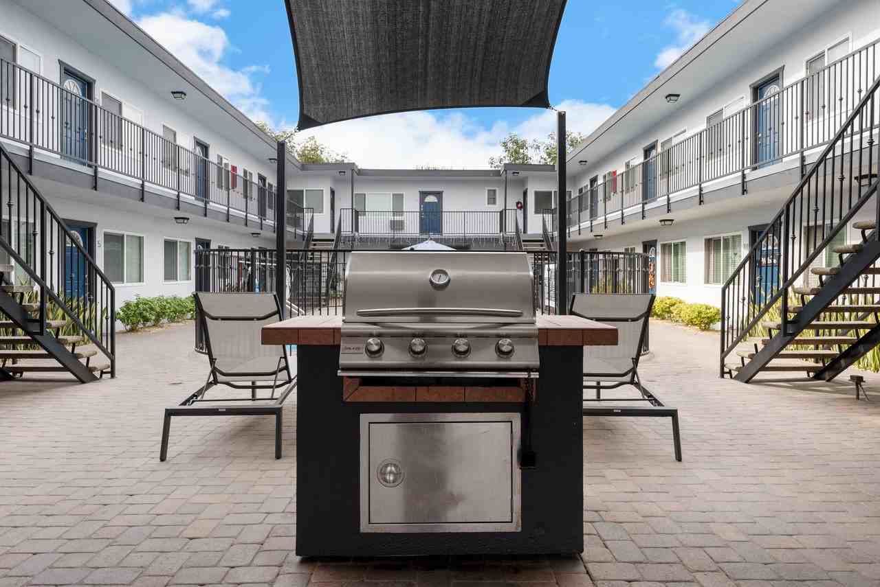 Four Seasons Apartments - Photo 5 of 29