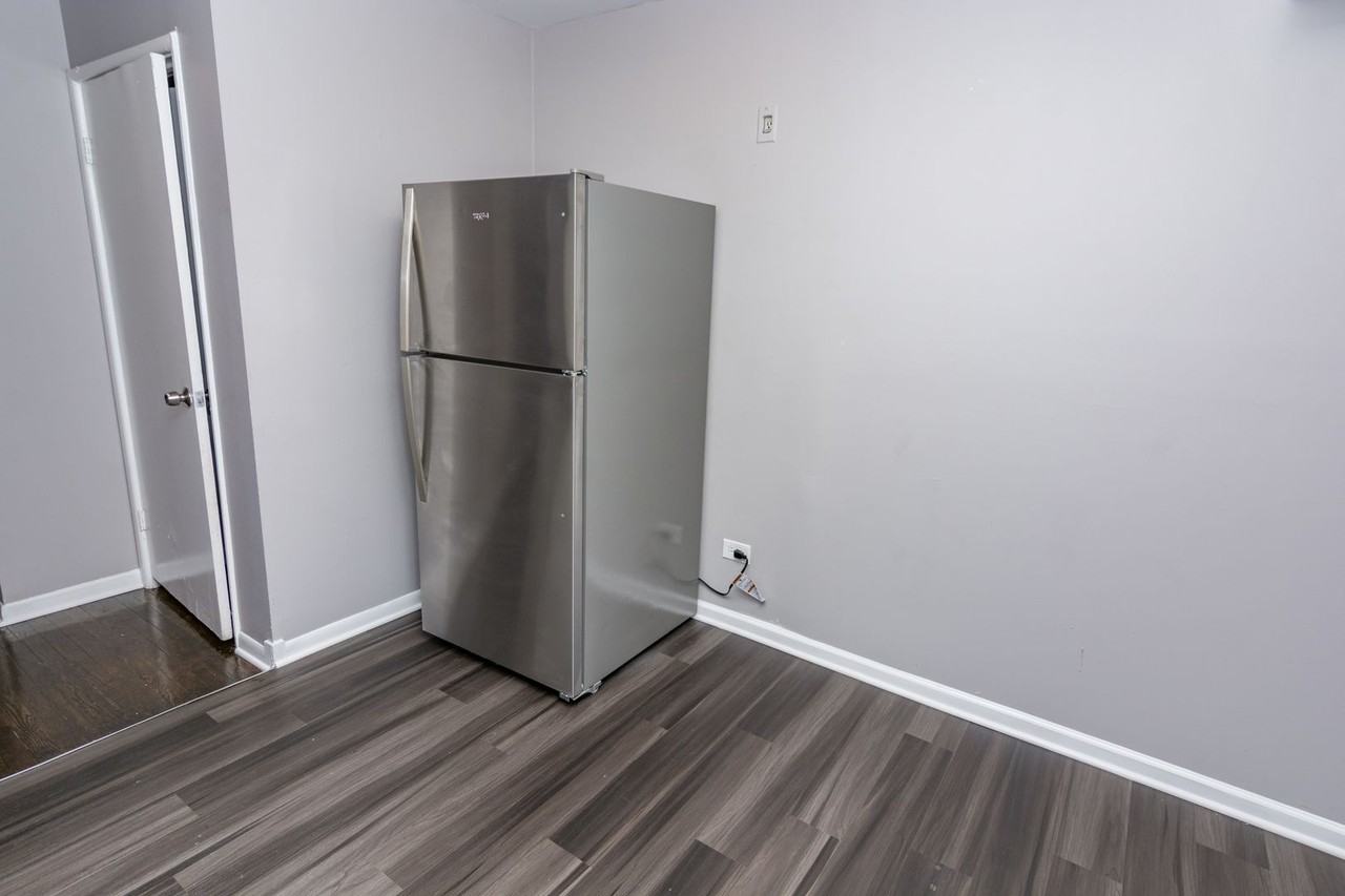 8223 S Exchange - Photo 4 of 7