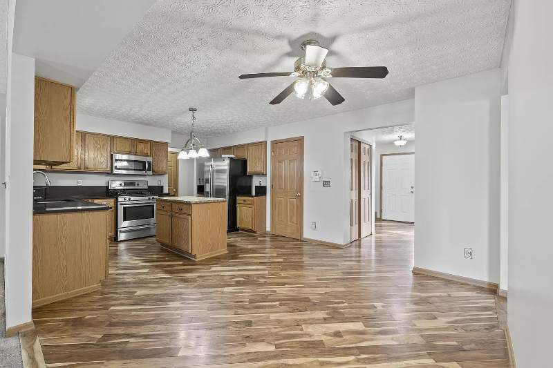 533 Hunnicut Dr - Photo 3 of 20