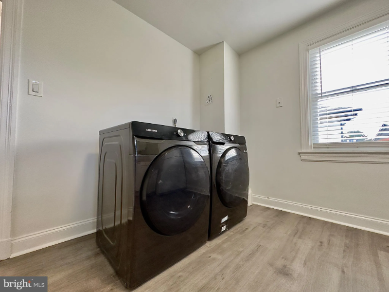 5202 Leeds Ave - Photo 3 of 8