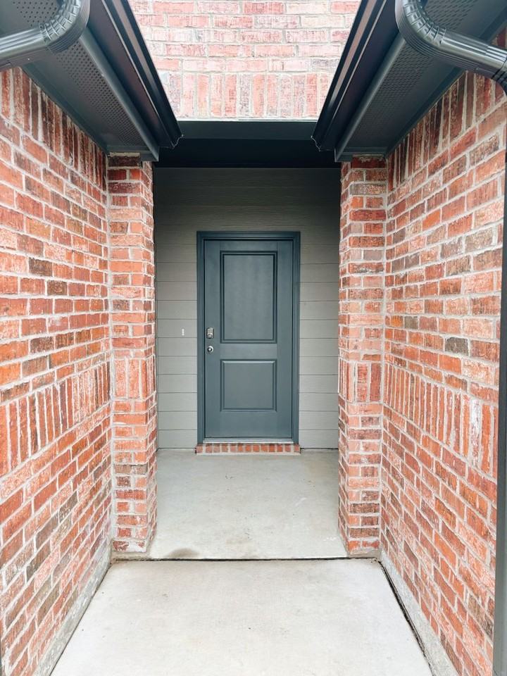 2013 E Urbana St - Photo 2 of 18