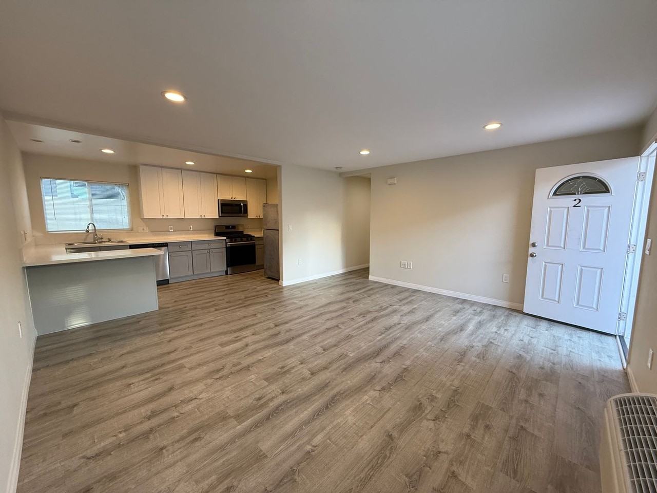 1211 Oliver Ave - Photo 3 of 27