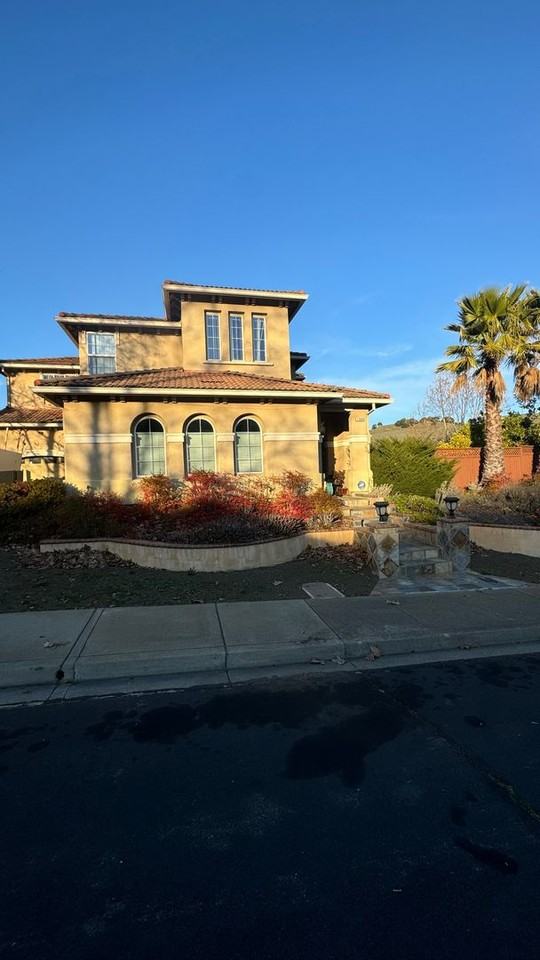 1560 Landmark Dr - Photo 2 of 30