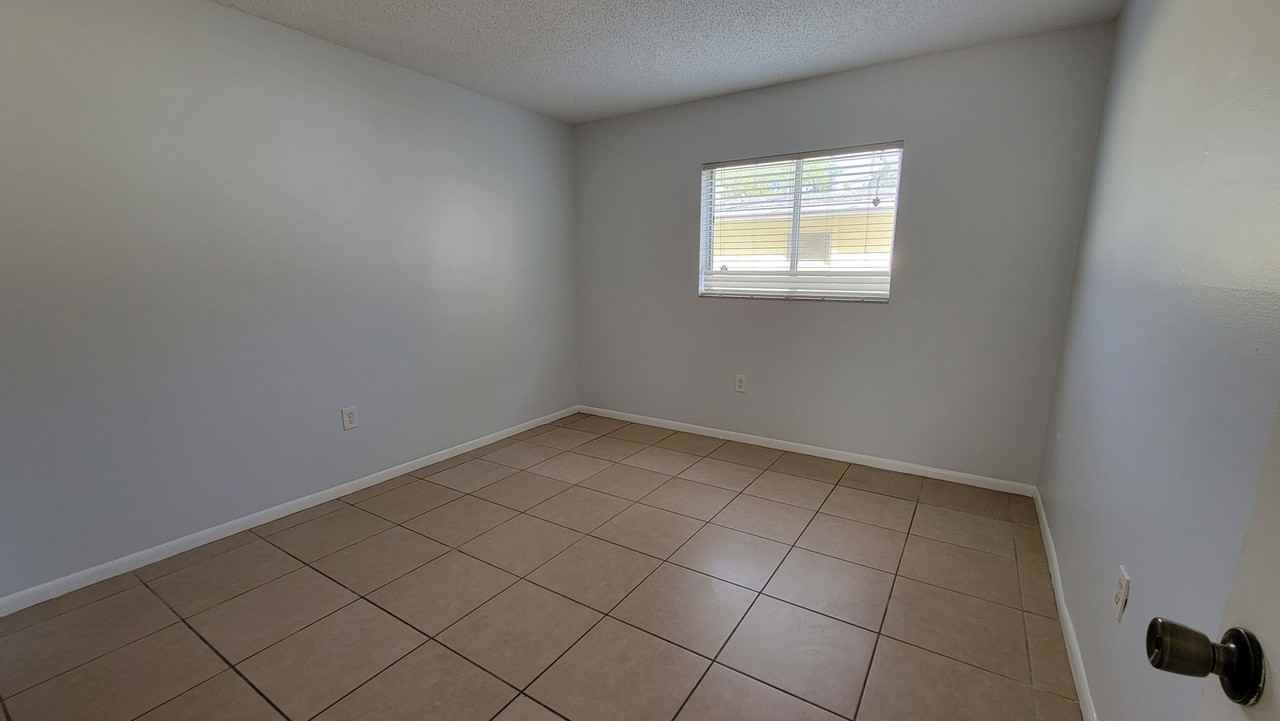 504 Barcelona Avenue - Photo 7 of 36