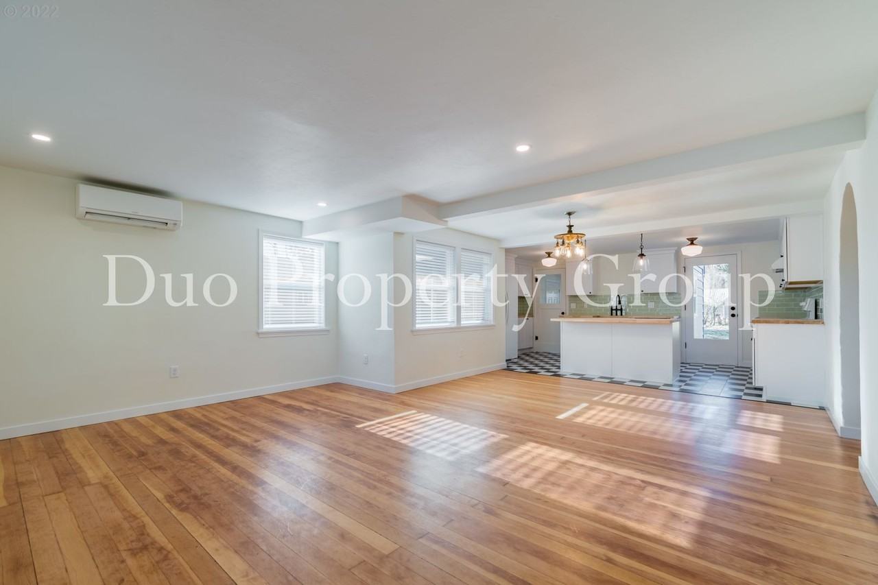 1358 8th St - Photo 3 of 32