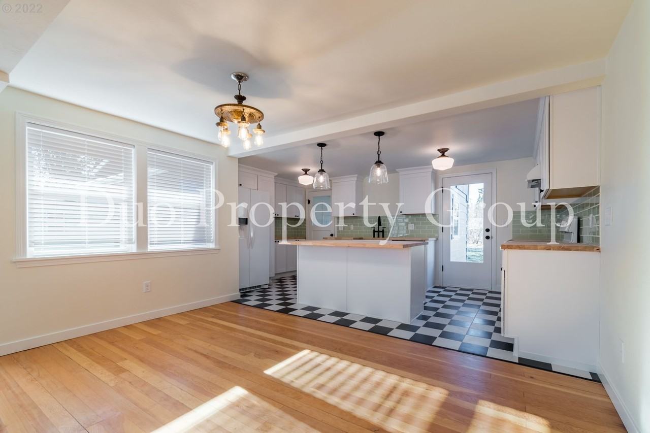 1358 8th St - Photo 6 of 32