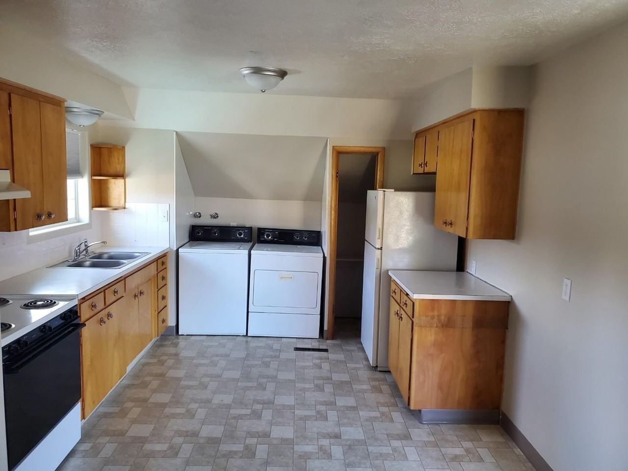 717 W Walton Ave - Photo 4 of 8