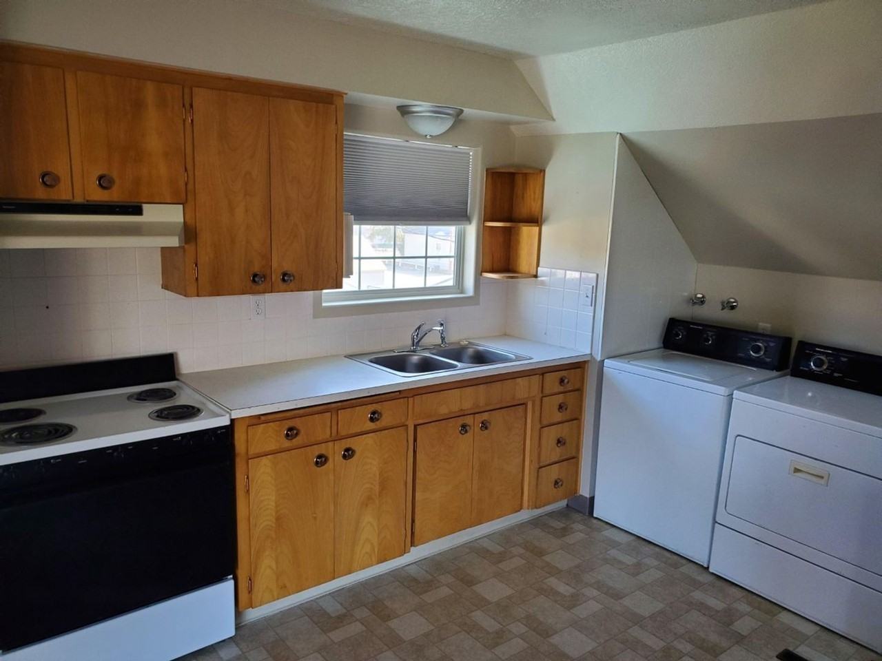 717 W Walton Ave - Photo 5 of 8