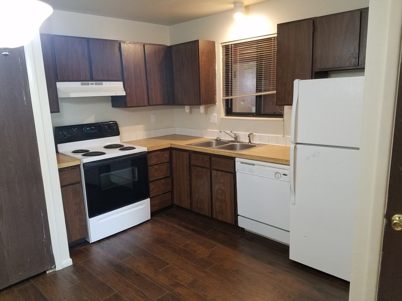 1734 Azalea Dr Apartments - Photo 3 of 37