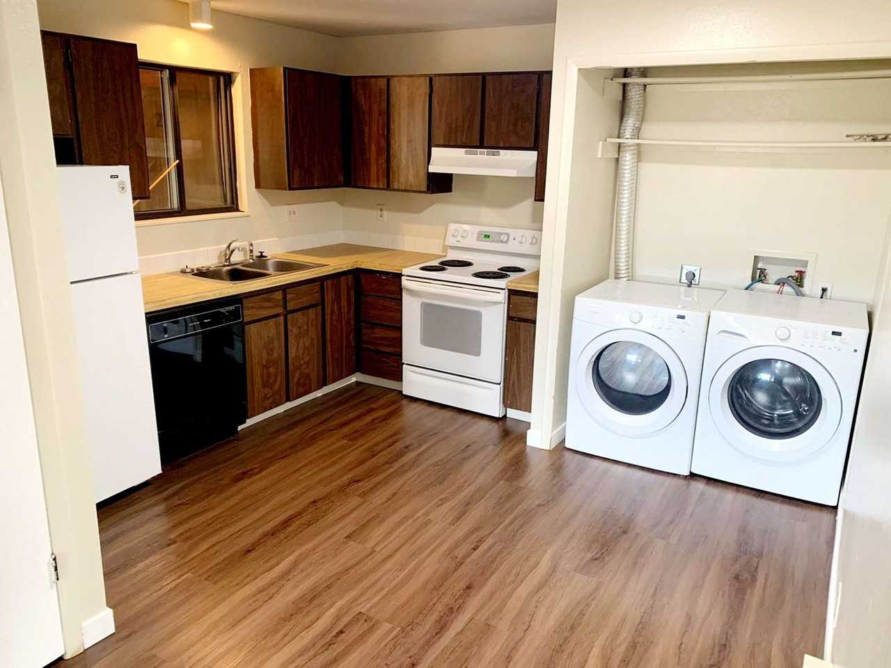 1734 Azalea Dr Apartments - Photo 2 of 17