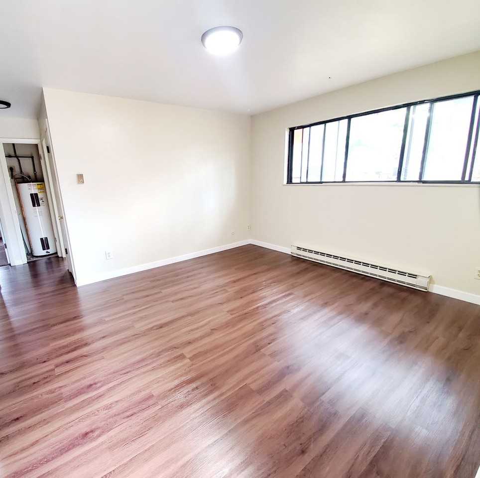 1734 Azalea Dr Apartments - Photo 3 of 17