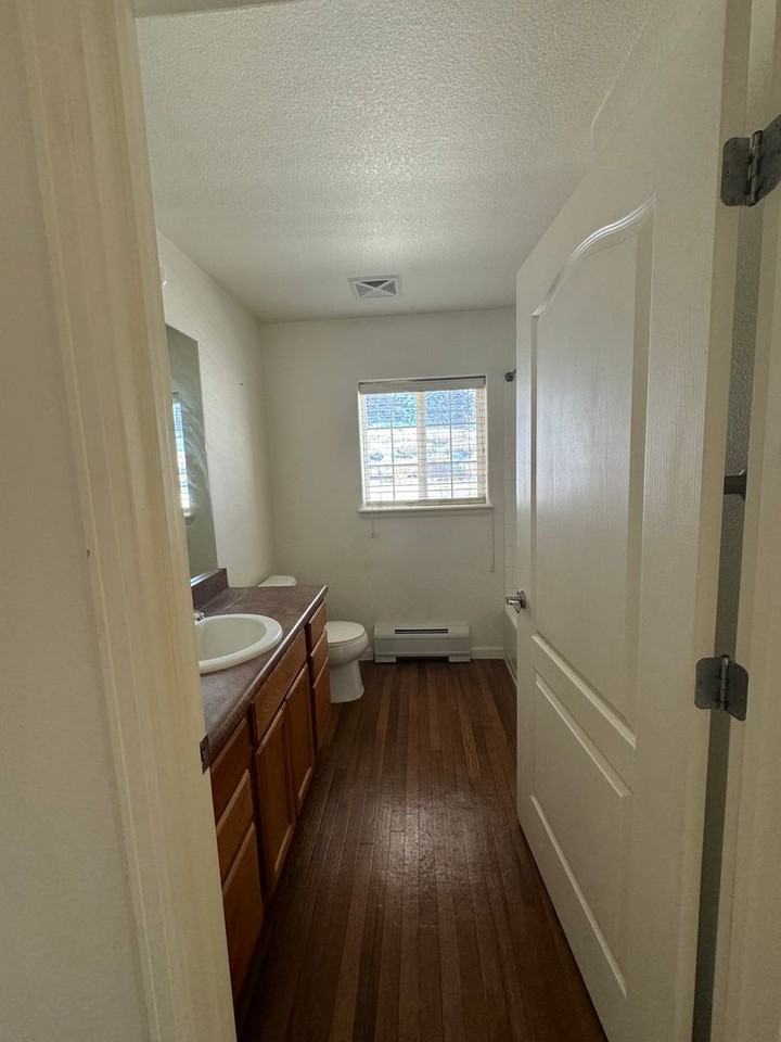 560 River View Dr #702 - Photo 3 of 16
