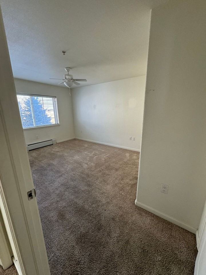 560 River View Dr #702 - Photo 4 of 16