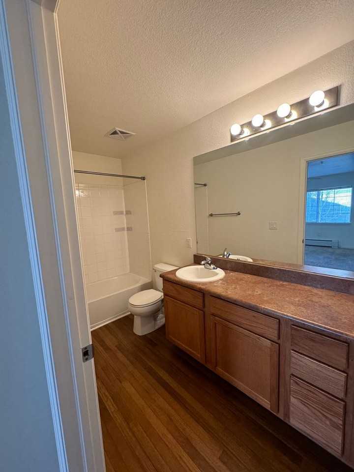 560 River View Dr #702 - Photo 5 of 16