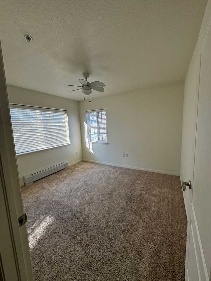 560 River View Dr #702 - Photo 7 of 16