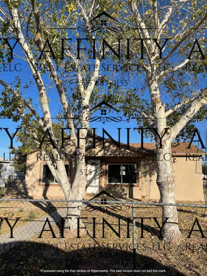 310 S 5th St - Photo 3 of 10