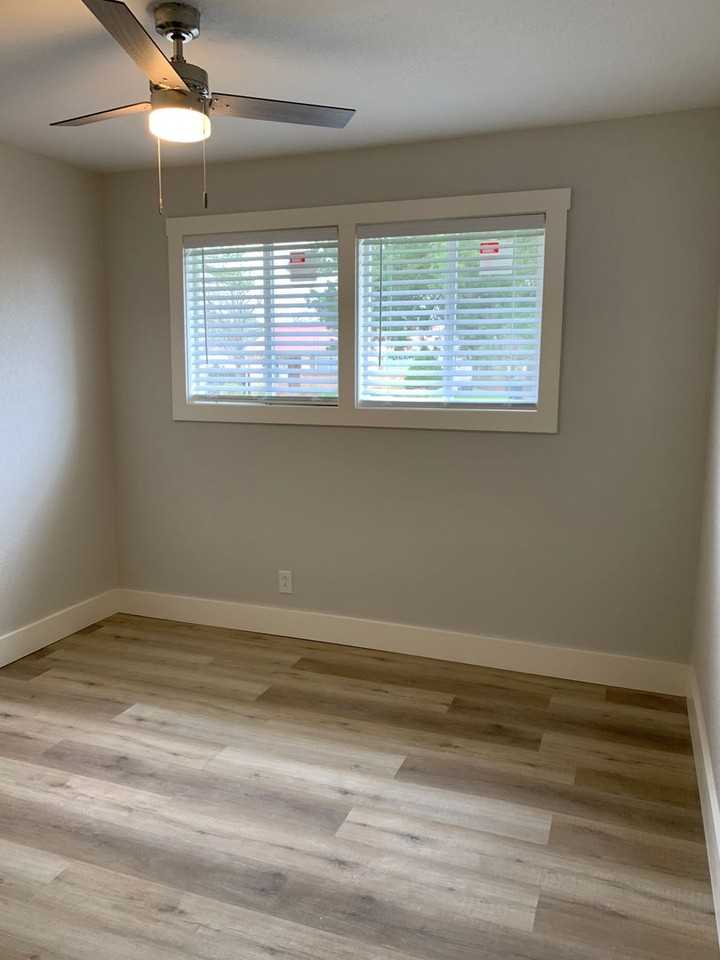 3014 Parkwood Rd - Photo 6 of 16