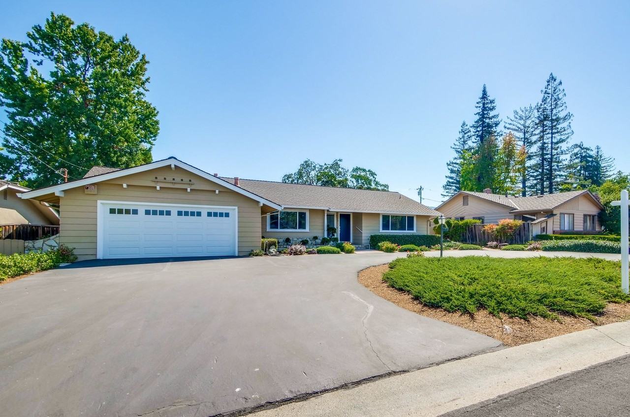 14732 Golf Links Dr - Photo 2 of 34