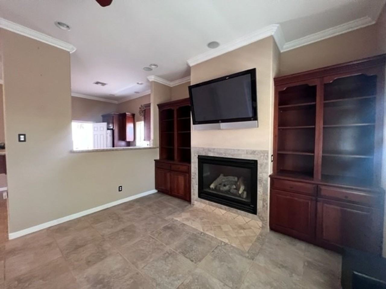 840 Riverfront Dr - Photo 6 of 31