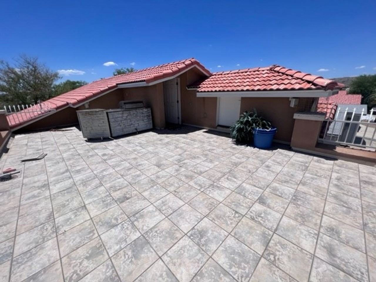 840 Riverfront Dr - Photo 2 of 31