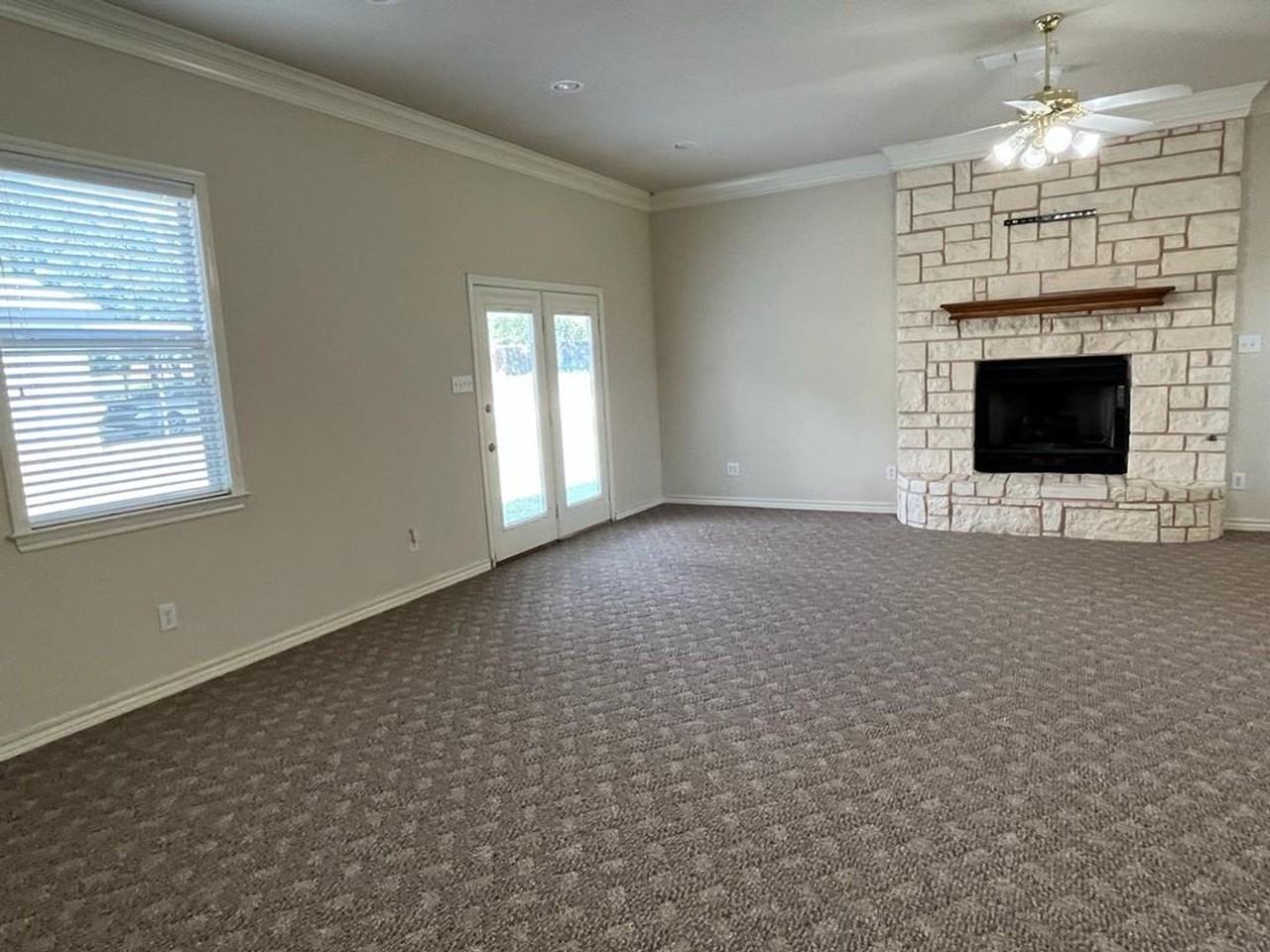 3608 Tarrant Main St - Photo 3 of 31