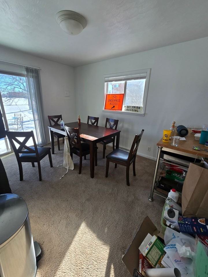 940 37th St - Photo 3 of 8