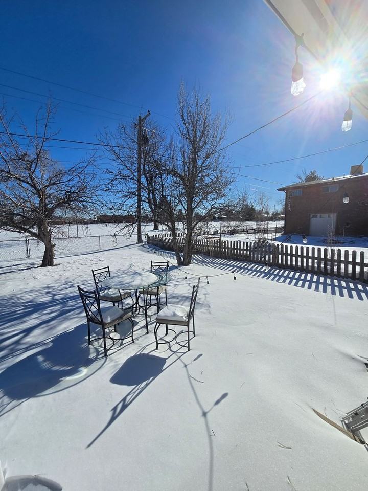 940 37th St - Photo 6 of 8