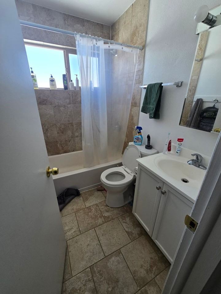 940 37th St - Photo 7 of 8