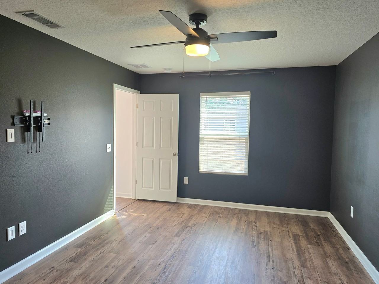 4364 Jitterbug St - Photo 7 of 14