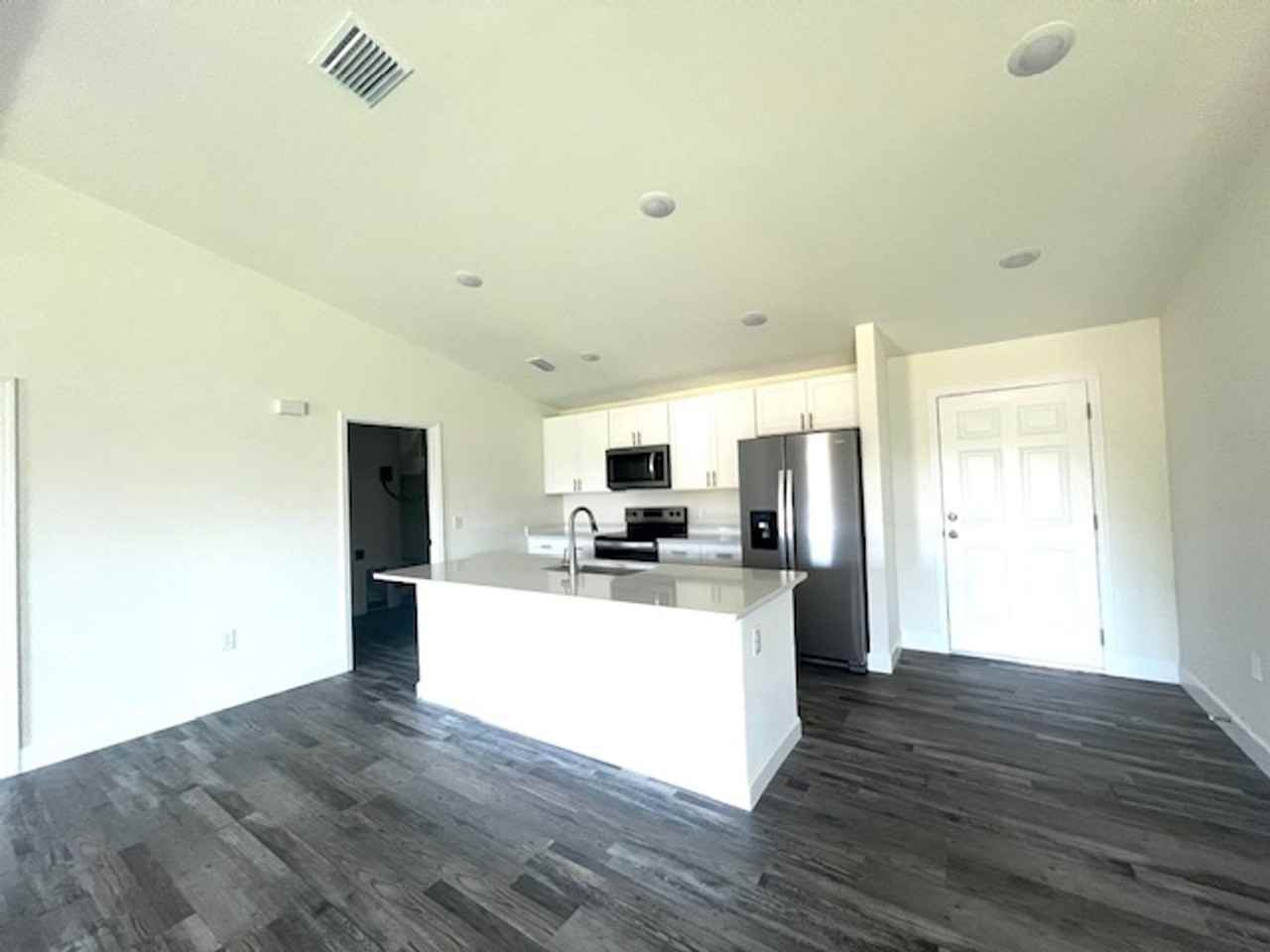 1356 Nw 14th Ave - Photo 6 of 20