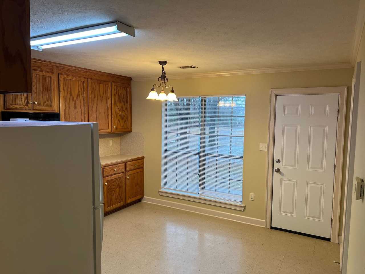 371 Farris Rd #B - Photo 5 of 10