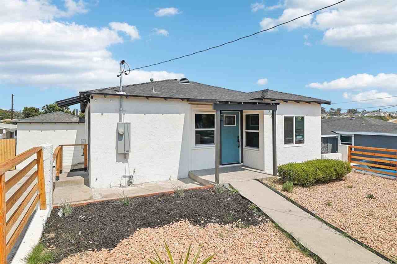 721 Iona Dr - Photo 2 of 27