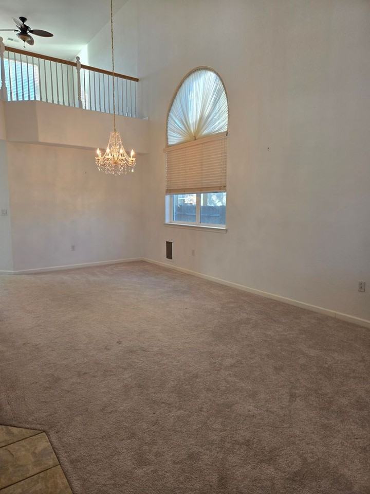 932 Lakeview Dr - Photo 3 of 18