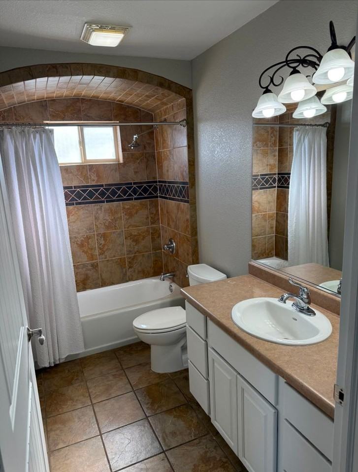 512 Los Pinos Circle